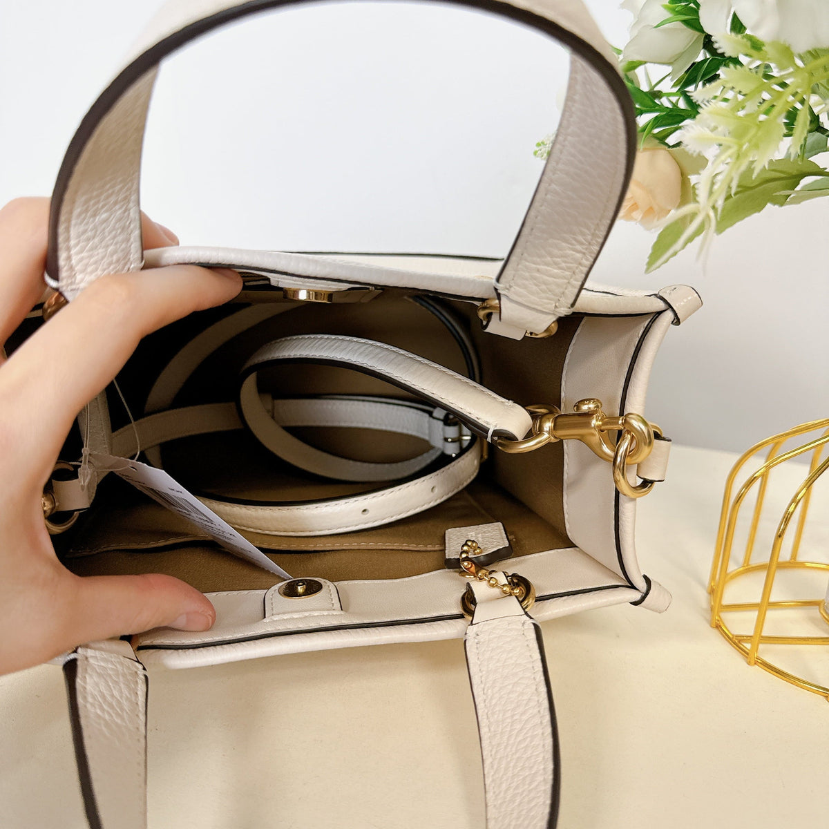 CO971 Chalk Coach Dempsey Tote 22 IN